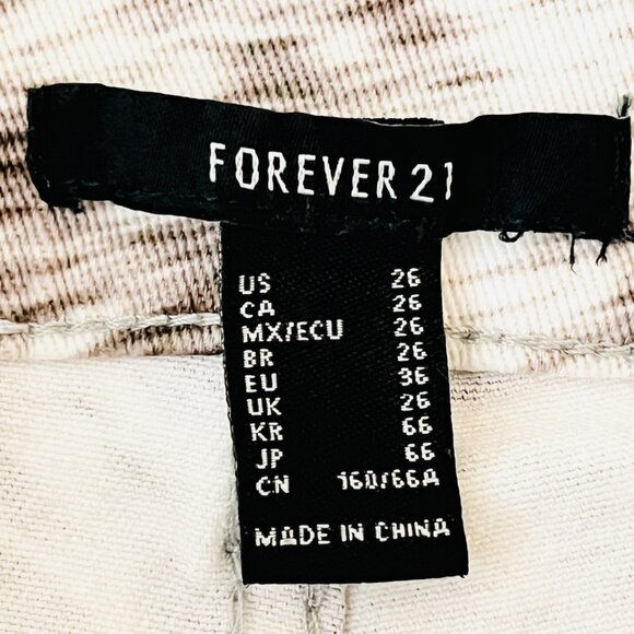 NWT Forever 21 Women's Brown & White Animal Print Flared Jeans Mid Rise Size 26 - Picture 7 of 14